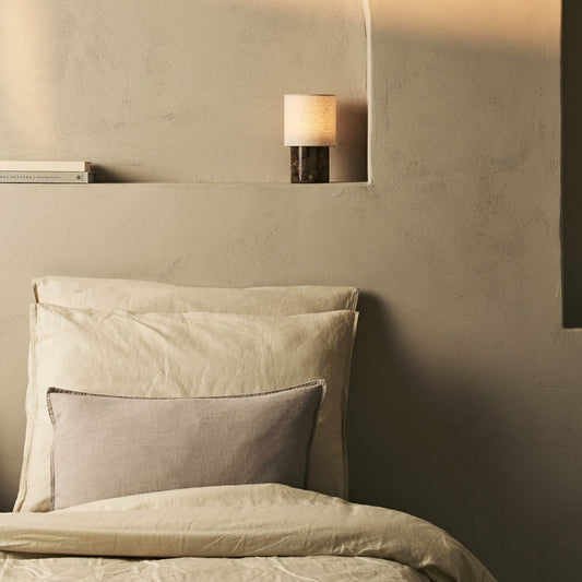 Onoda Brown / Emperador Dark – Lampe de table en Marbre et Lin