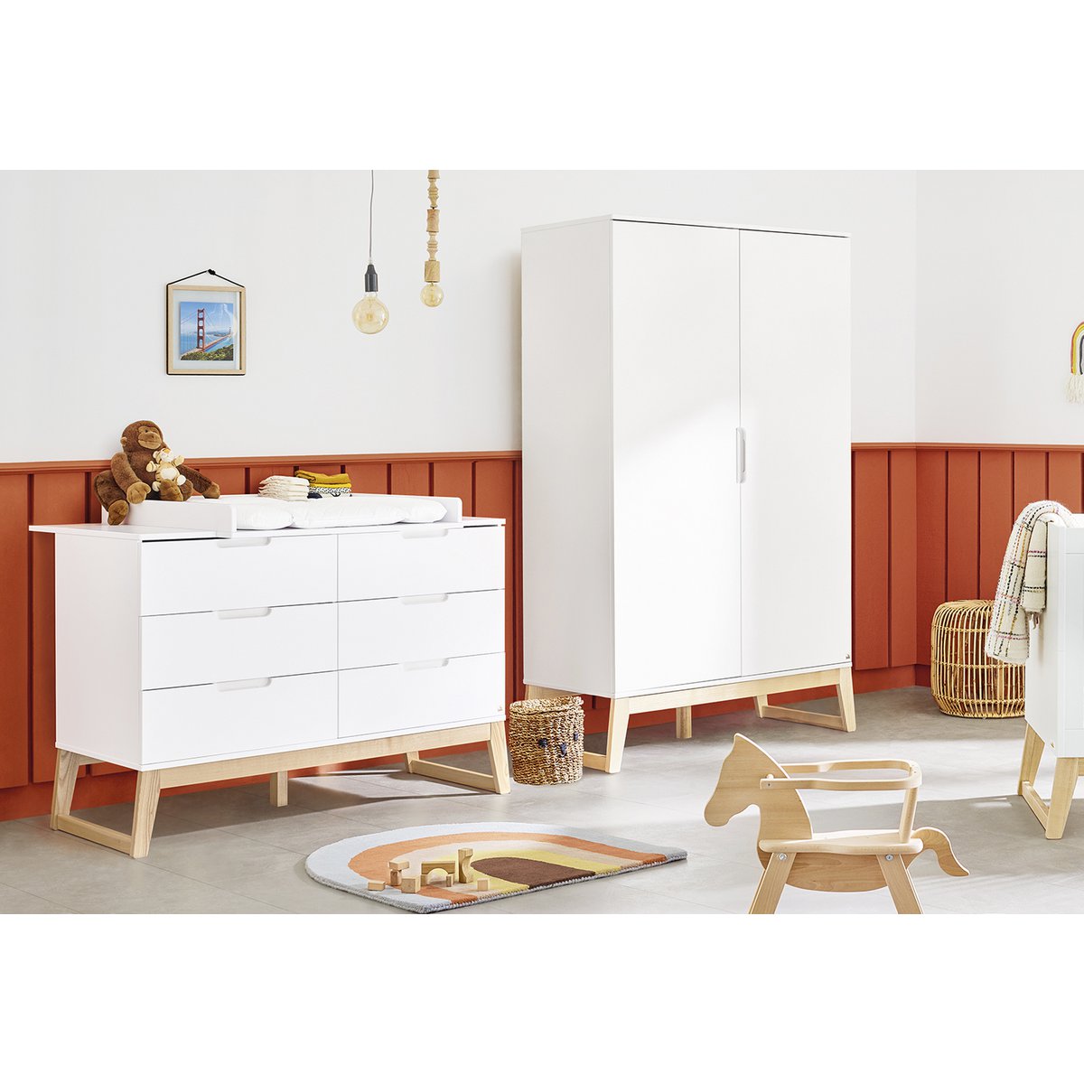 Extra-large 'Bridge' changing table