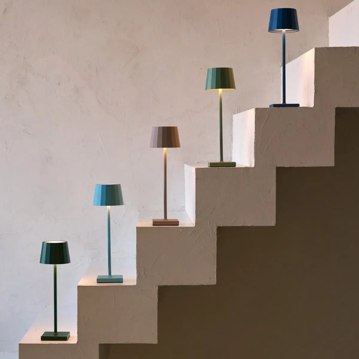 Milou Mocha Brown - lampe de table sans câble l moderne, design et 3 modes légers