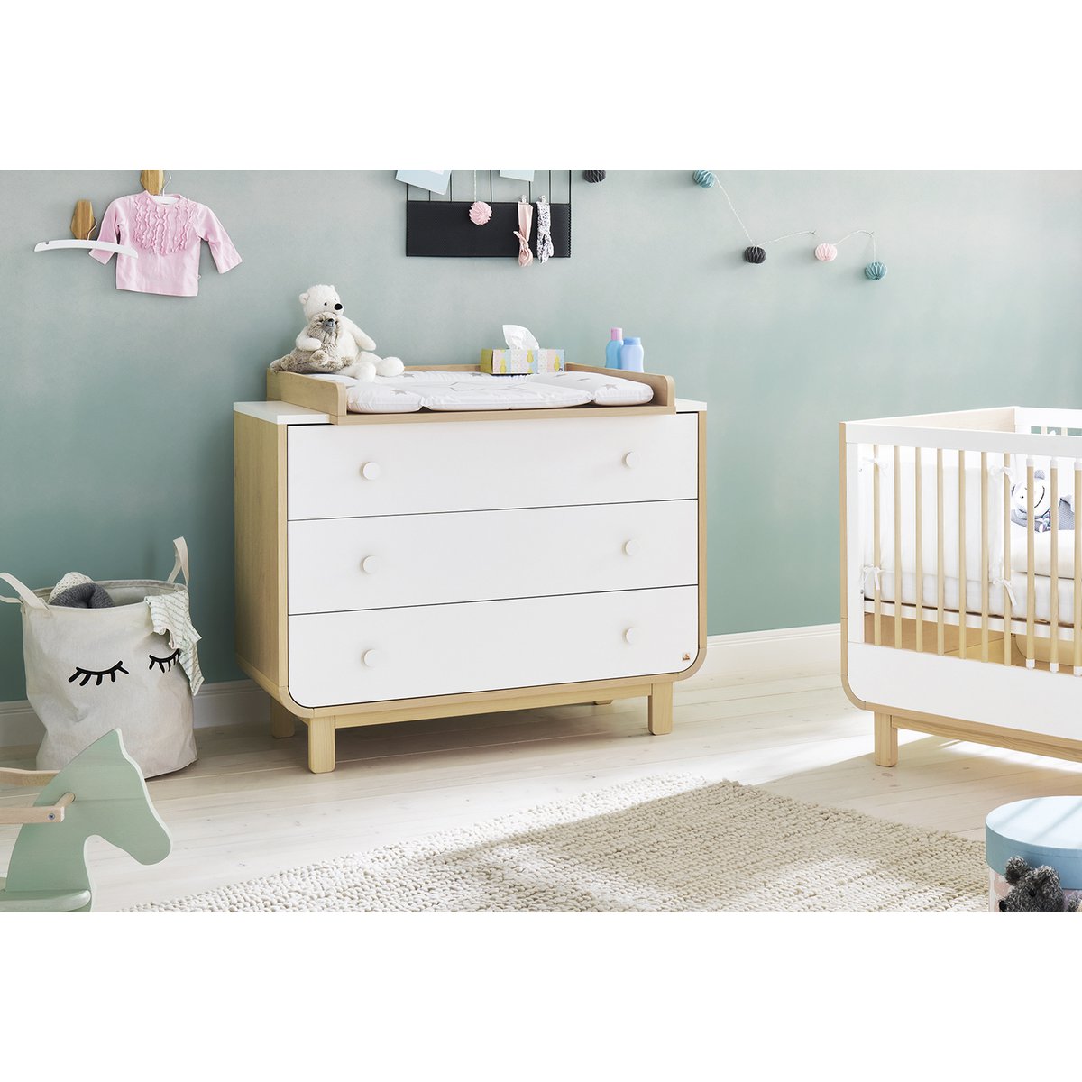 'Round' large changing table