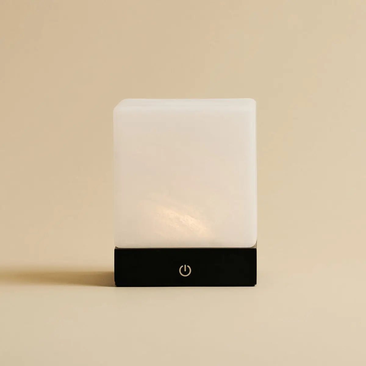 Lampe en bois sans fil noir yce avec verre congelé - batterie rechargeable, dimmable, 100 heures