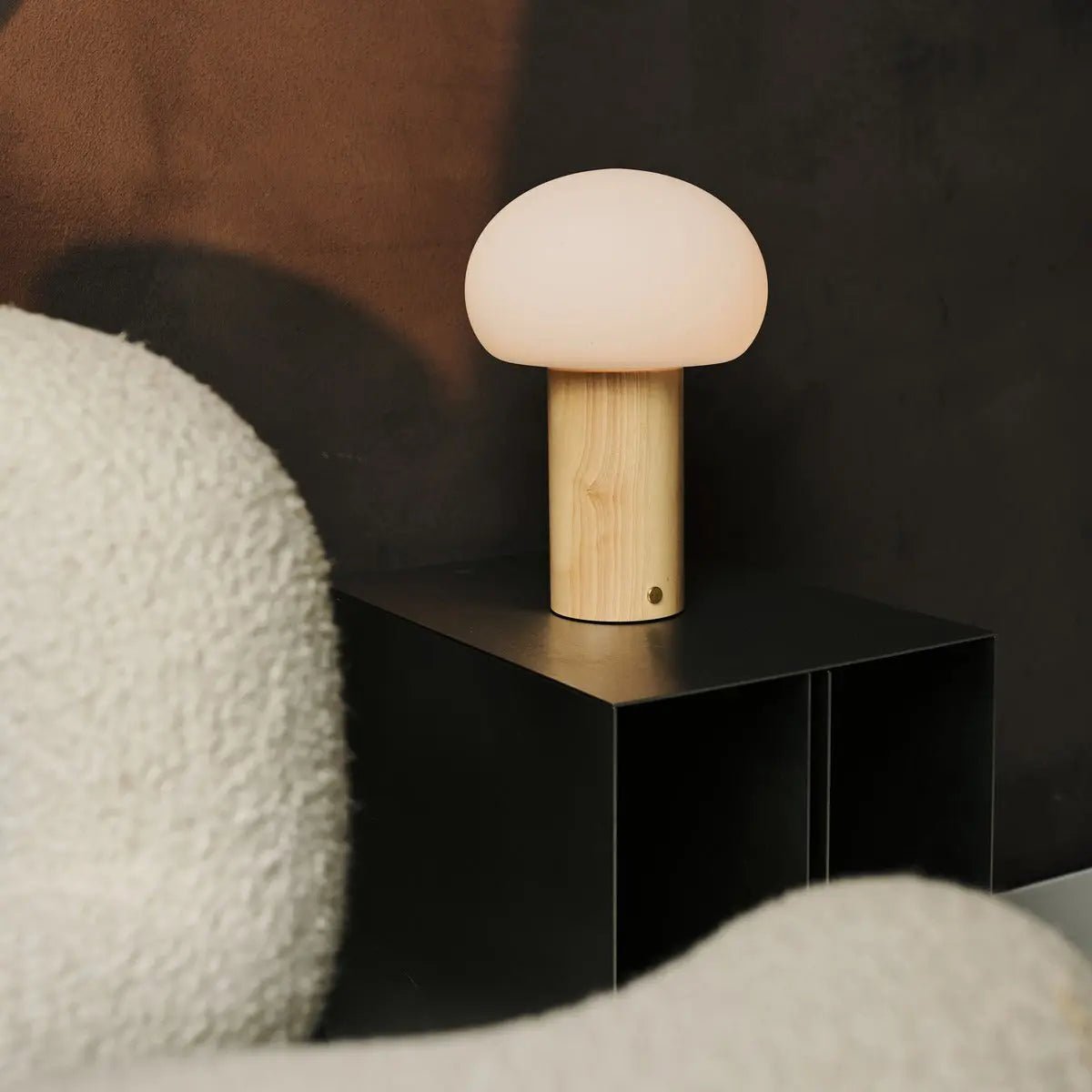 Lampe de table en bois marron clair avec verre et batterie rechargeable | Éclairage dimmable et polyvalent