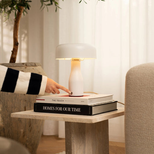 Jape White Metal Table Lamp – Timeless design, warm light and elegant style