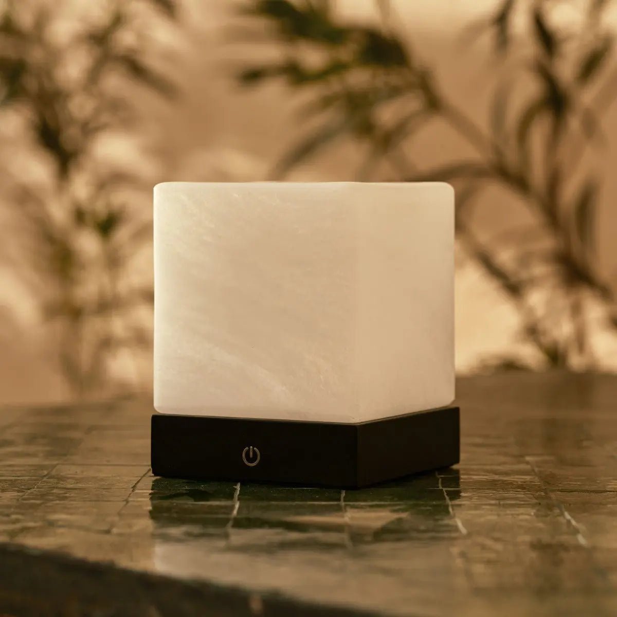 Lampe en bois sans fil noir yce avec verre congelé - batterie rechargeable, dimmable, 100 heures