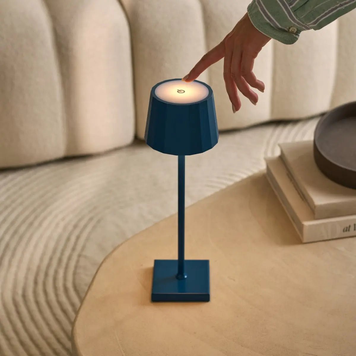 Wouter Delftware Blue Rechargeable Table Lampe - Charge sans fil, Dimmable, durée de vie de la batterie de 120 heures