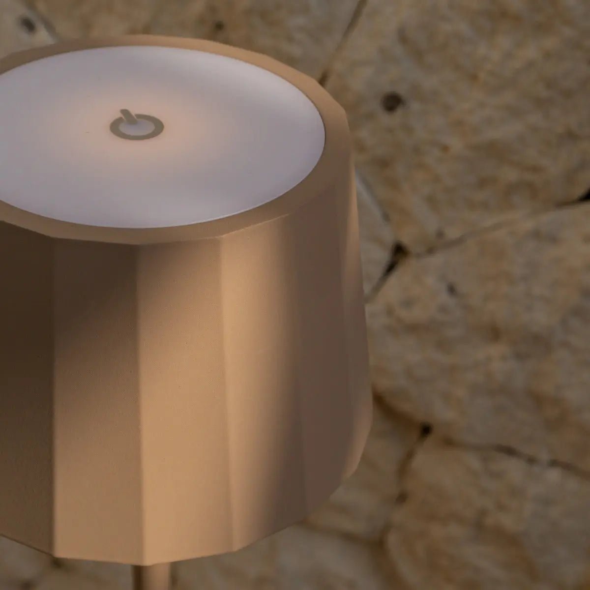 Lampe de table rechargeable en fer William Koala Brown – Intensité variable, chargement USB-C, autonomie de 120 heures