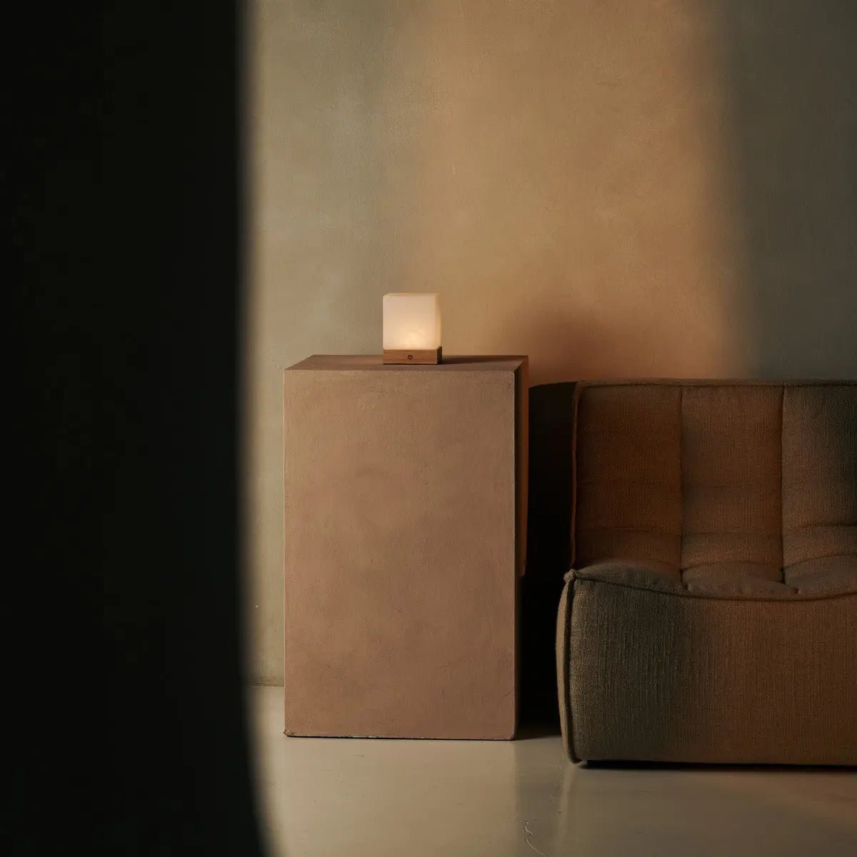 Lampe en bois sans fil brun clair avec verre congelé - batterie rechargeable, dimmable, 100 heures