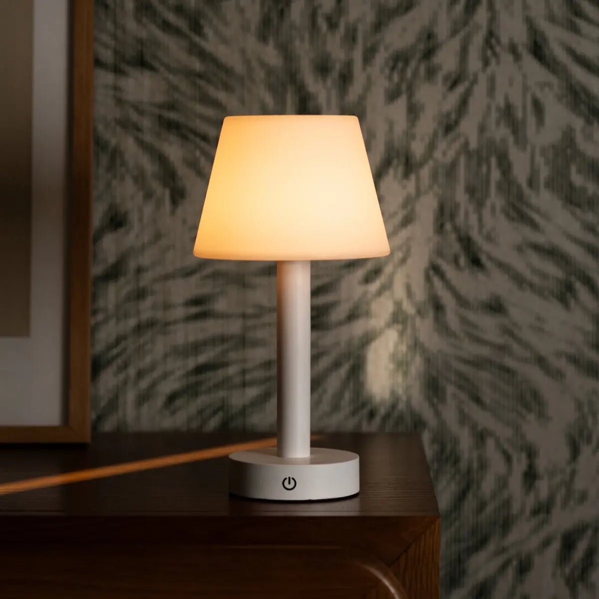 Lampe de table rechargeable en bois blanc Zoë | Sans fil, à intensité variable, USB-C, batterie de 80 heures
