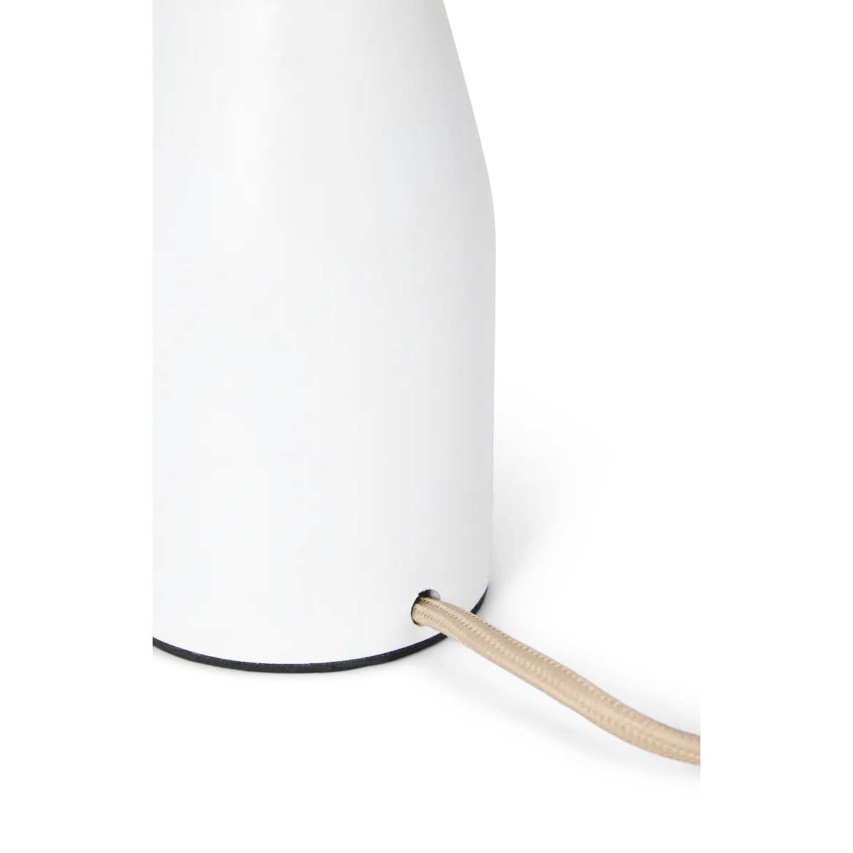 Jape White Metal Table Lamp – Timeless design, warm light and elegant style