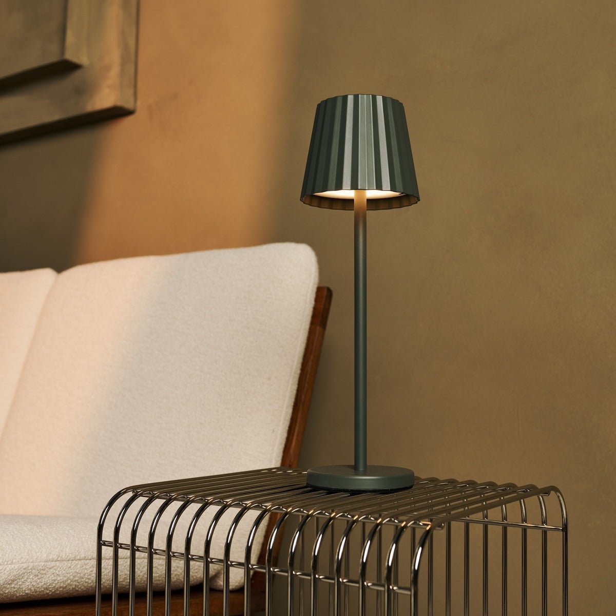 Combi Set Professional - 8 x Maya Olive Green Rechargeable Table Lampes et 1 X Station centrale Station de charge sans fil avec Qi-Technology - Parfait pour les restaurants, l'hospitalité et les hôtels