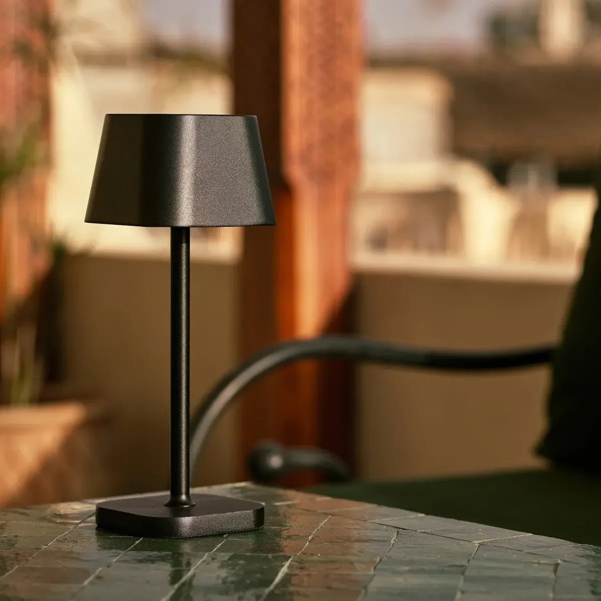 Lampe de table rechargeable noire Ava | Solution d'éclairage sans fil élégante