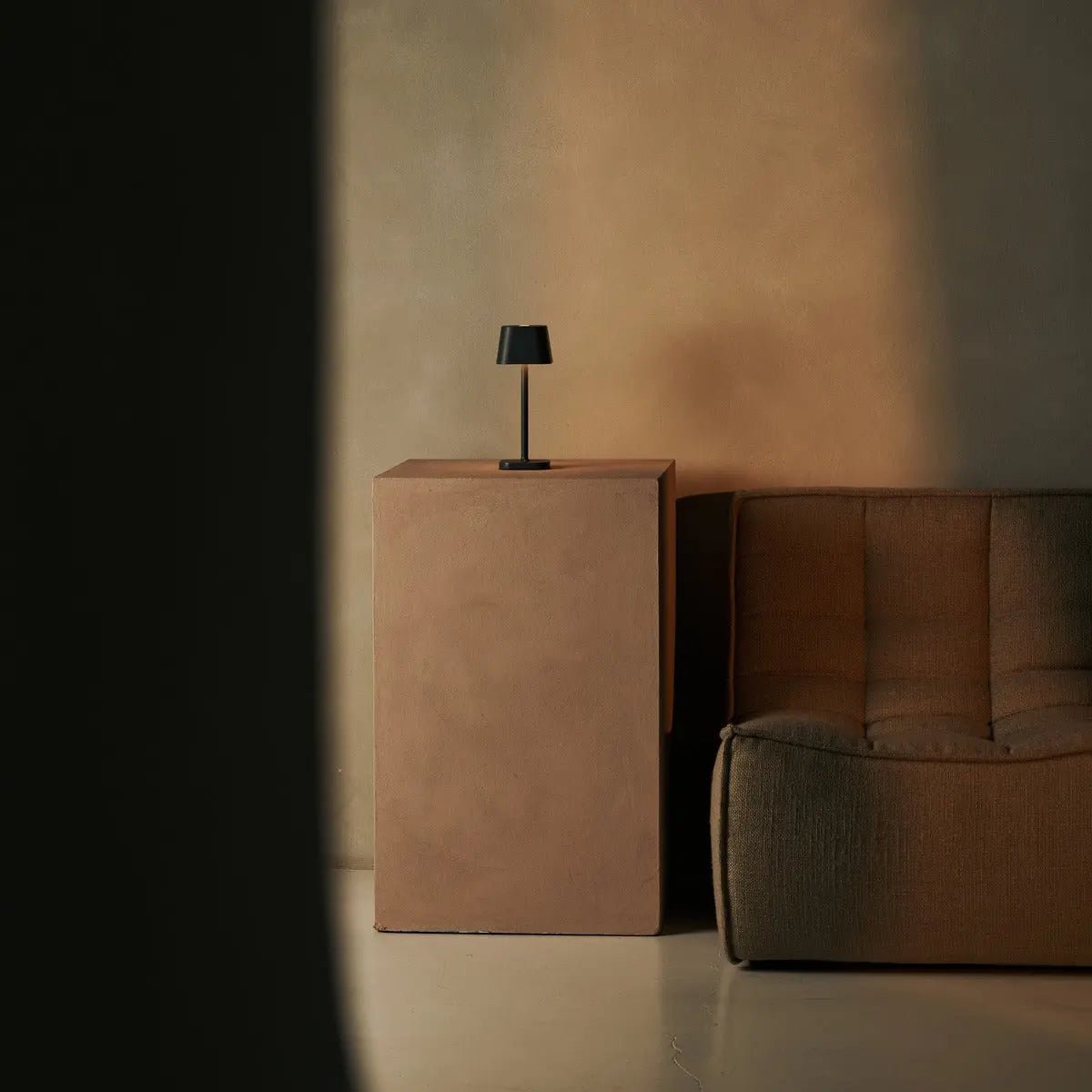 Ava Stone Grey - lampe de table rechargeable | Lampe élégante et sans fil et dimmable