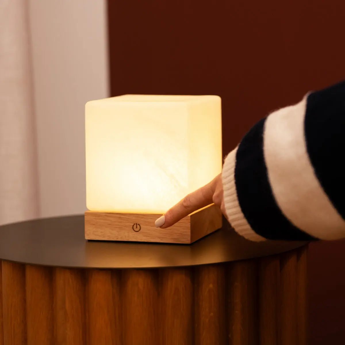 Lampe en bois sans fil brun clair avec verre congelé - batterie rechargeable, dimmable, 100 heures
