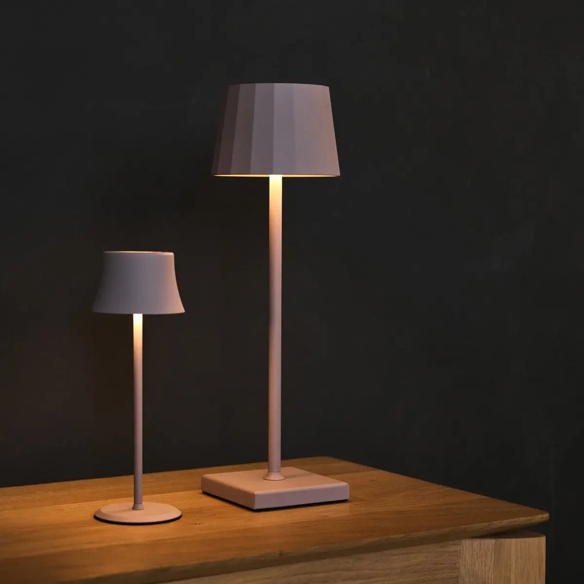 Lampe de table rechargeable en fer William Koala Brown – Intensité variable, chargement USB-C, autonomie de 120 heures