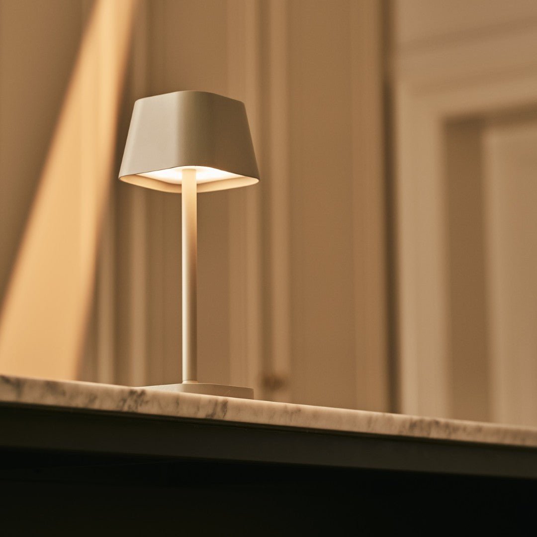 Ava Shadow Gray - lampe de table rechargeable | Élégant, sans fil et dimmable