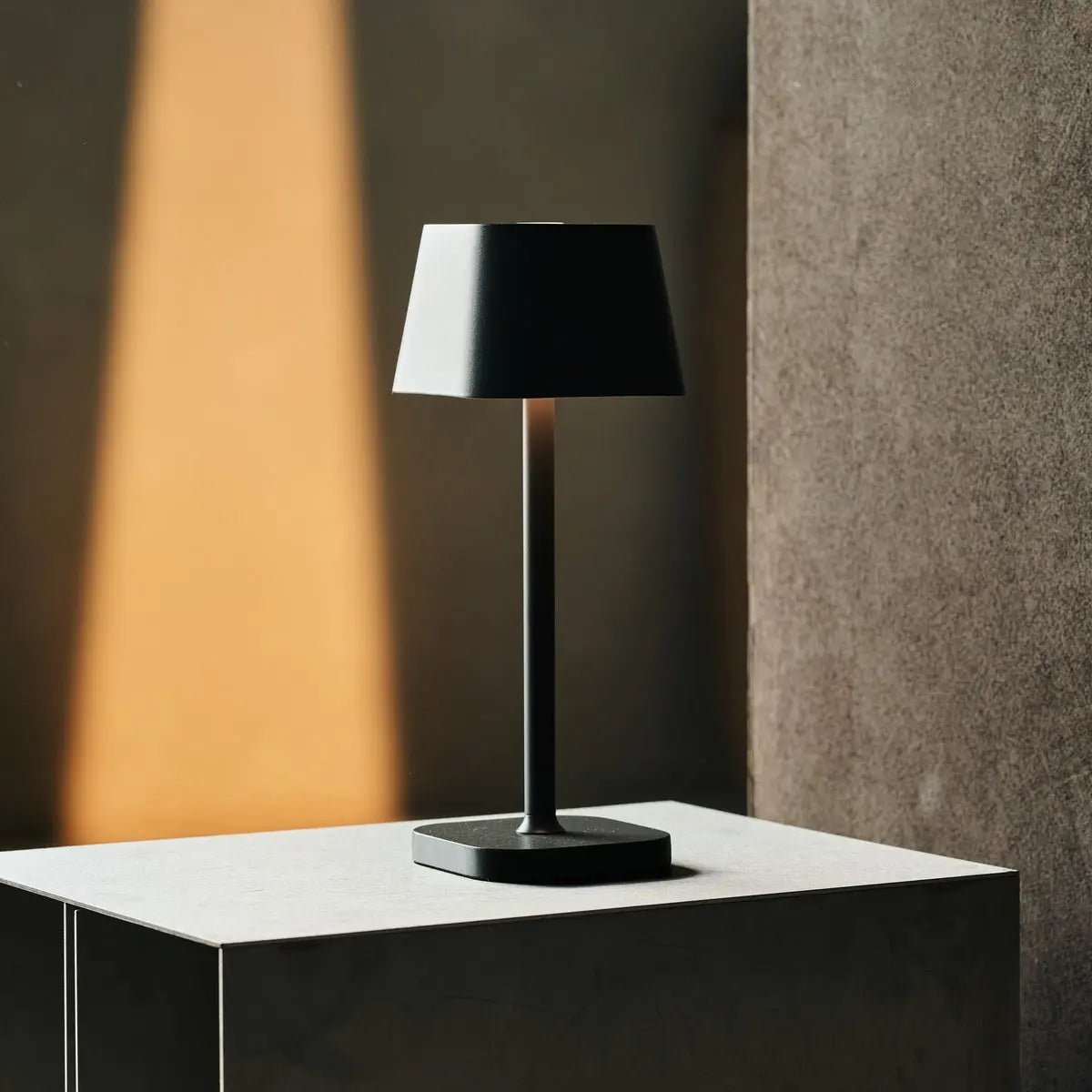 Ava Stone Grey - lampe de table rechargeable | Lampe élégante et sans fil et dimmable