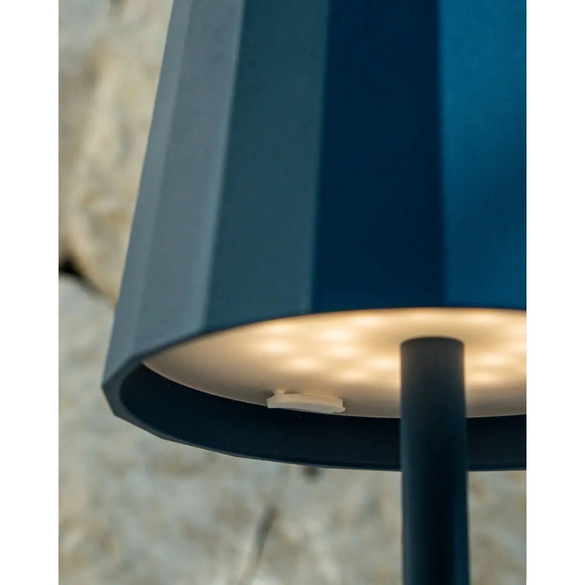 Wouter Delftware Blue Rechargeable Table Lampe - Charge sans fil, Dimmable, durée de vie de la batterie de 120 heures