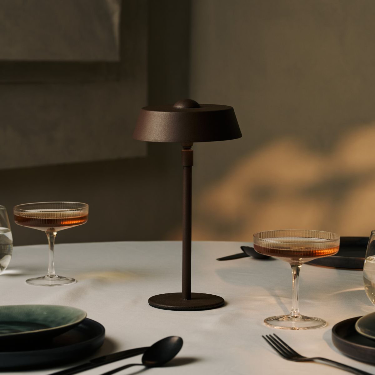 Luca Mocha Brown - lampe rechargeable USB l minimaliste, ludique et dimmable