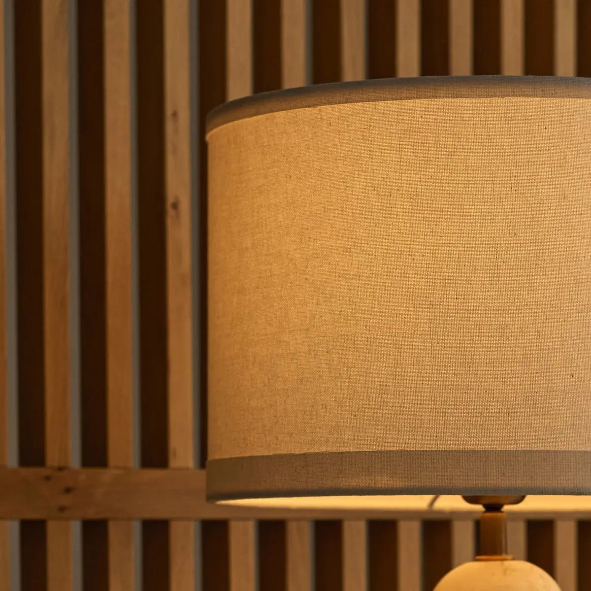 Lampe Charlotte en marbre avec abat-jour en coton – Éclairage élégant pour votre maison