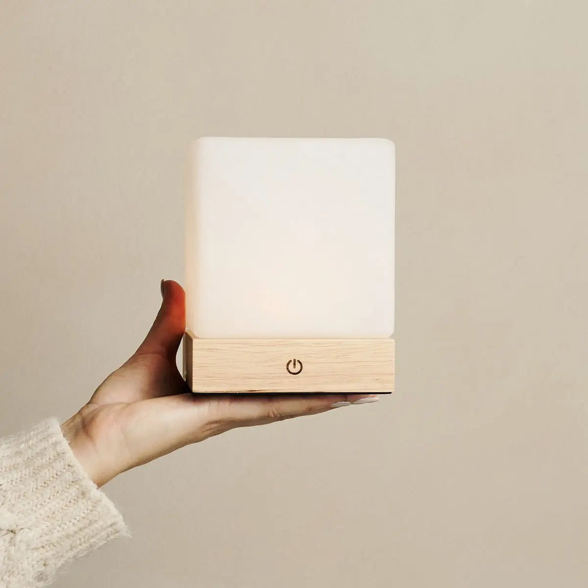 Lampe en bois sans fil brun clair avec verre congelé - batterie rechargeable, dimmable, 100 heures