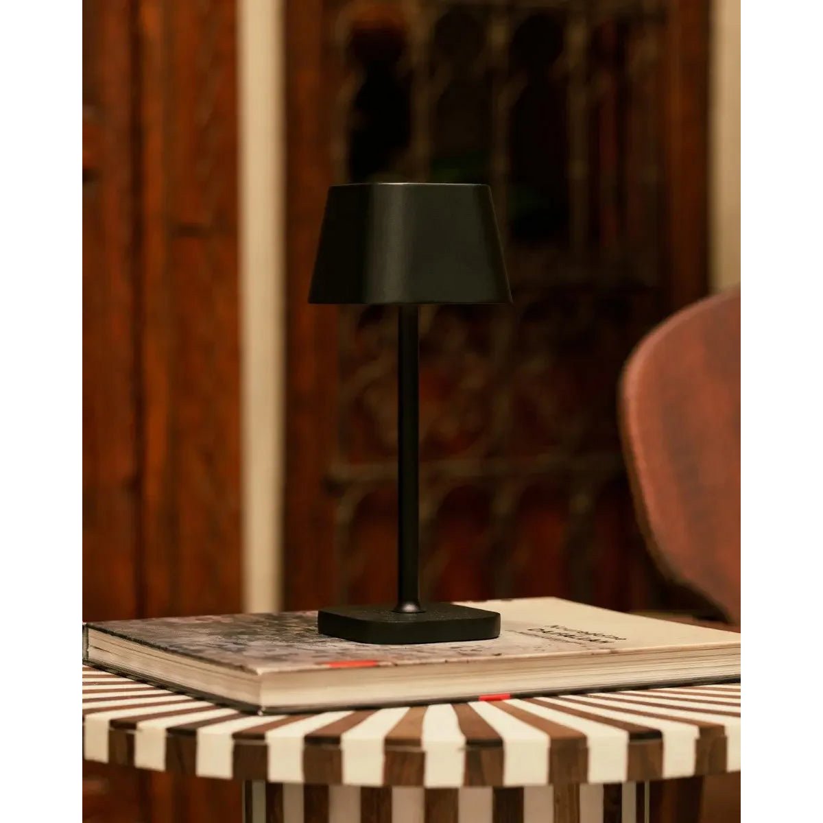 Lampe de table rechargeable noire Ava | Solution d'éclairage sans fil élégante