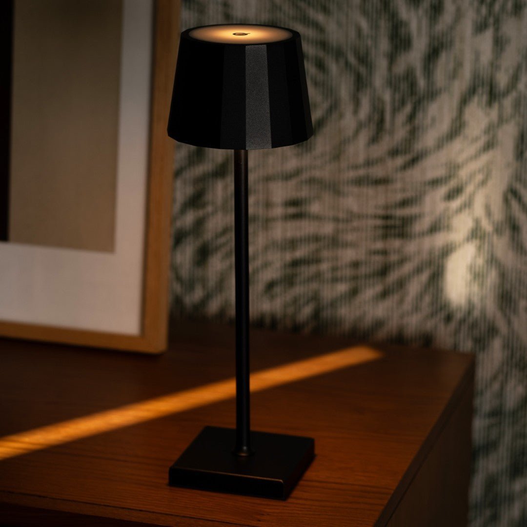 Lampe de table rechargeable en fer William Black – Batterie 120 heures, intensité variable, chargement USB-C