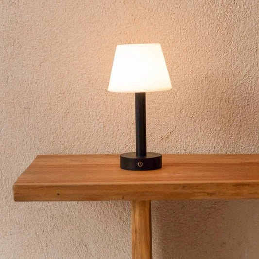 Lampe de table rechargeable en bois noir Zoë | Intensité variable et portable | Autonomie de la batterie de 80 heures