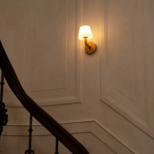 Lampe murale rechargeable en bois brun clair TED | Éclairage sans fil et dimmable