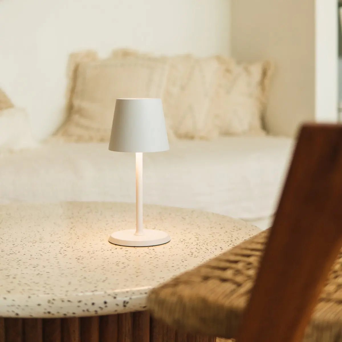 Lampe de table rechargeable James White – Sans fil, à intensité variable et élégante