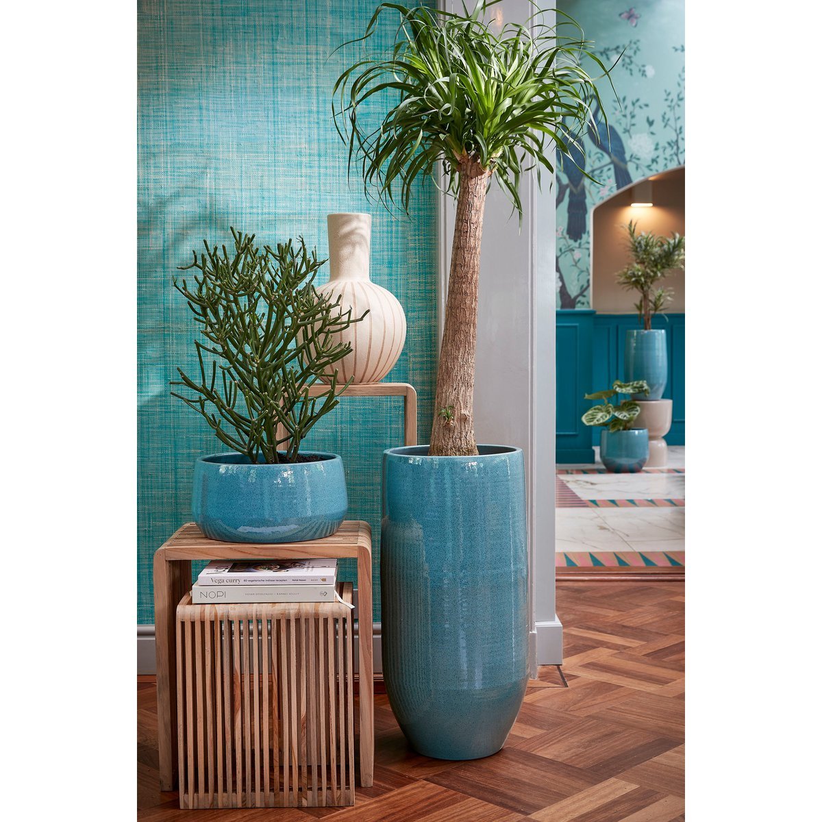 Holm | Vase en céramique crème à lignes graphiques