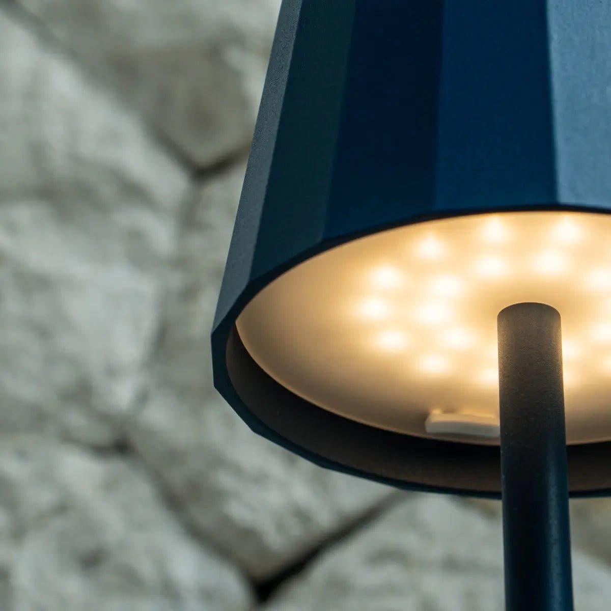 Wouter Delftware Blue Rechargeable Table Lampe - Charge sans fil, Dimmable, durée de vie de la batterie de 120 heures