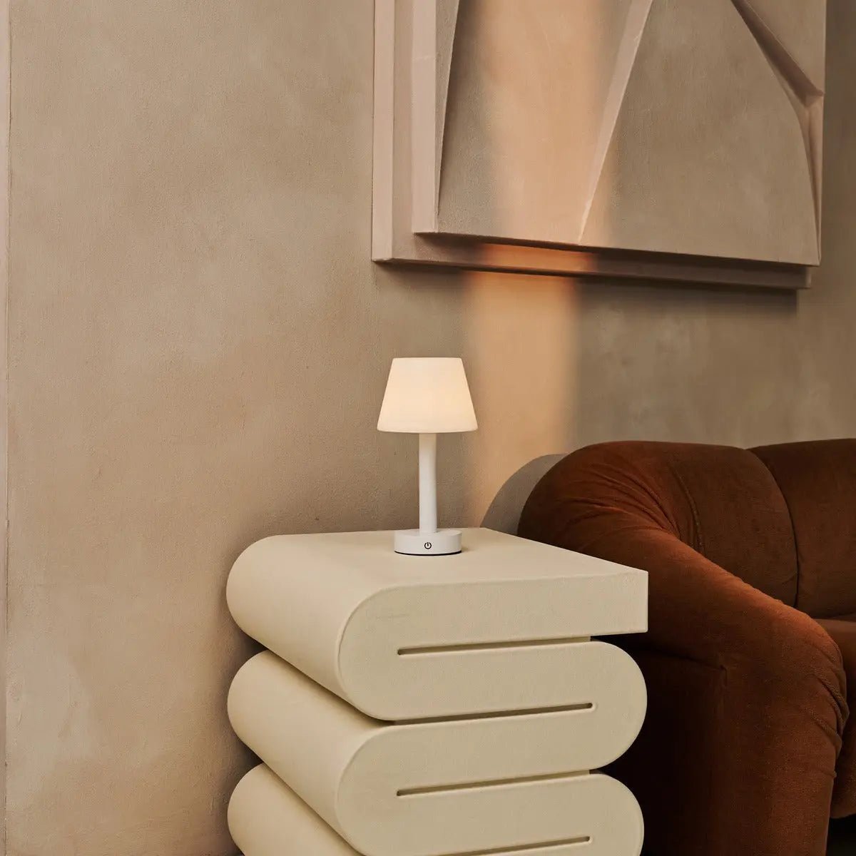 Lampe de table rechargeable en bois blanc Zoë | Sans fil, à intensité variable, USB-C, batterie de 80 heures