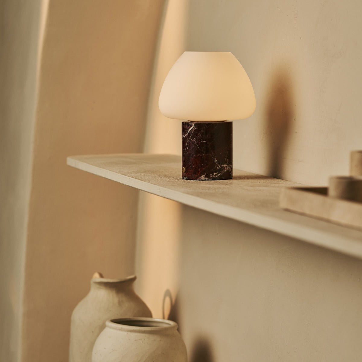 Ostade Red / Rosso Levanto – Lampe de table en Marbre&nbsp;