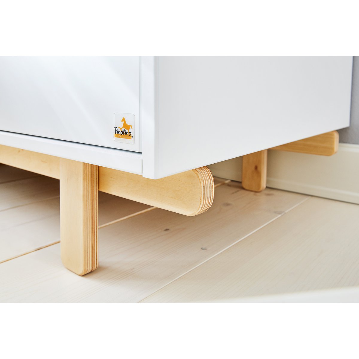 Pépinière 'Boks' large large
3 pièces : lit bébé, grand meuble à langer, grande penderie