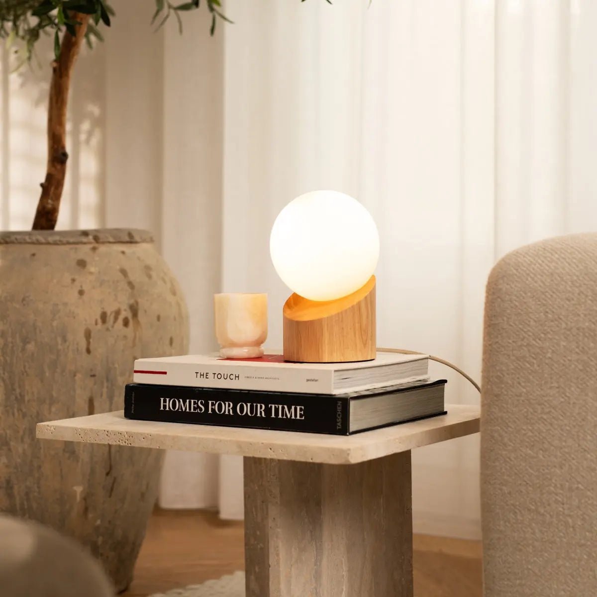 Lampe en bois brun de quin avec cordon - bois de caoutchouc durable et verre givré