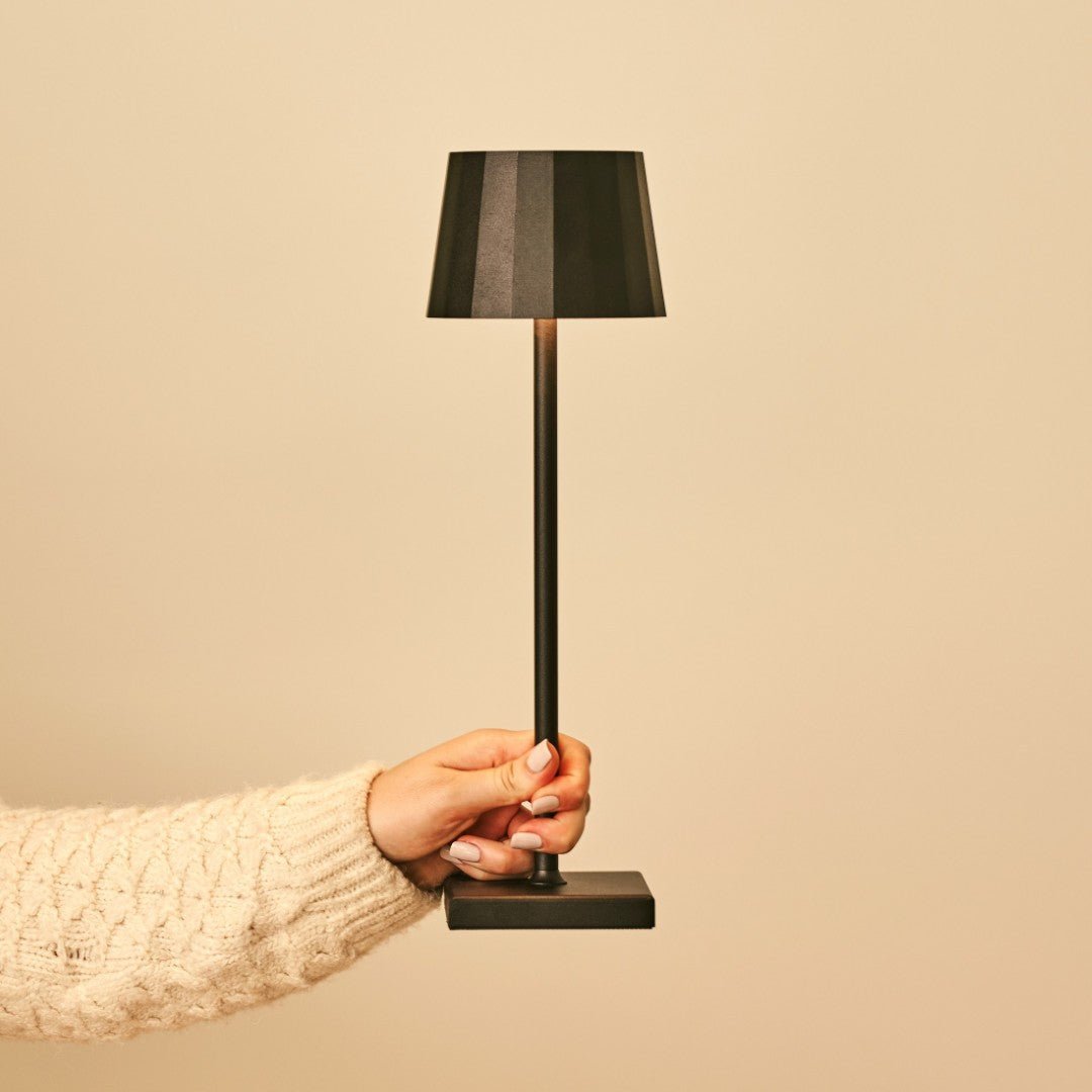 Lampe de table rechargeable en fer William Black – Batterie 120 heures, intensité variable, chargement USB-C