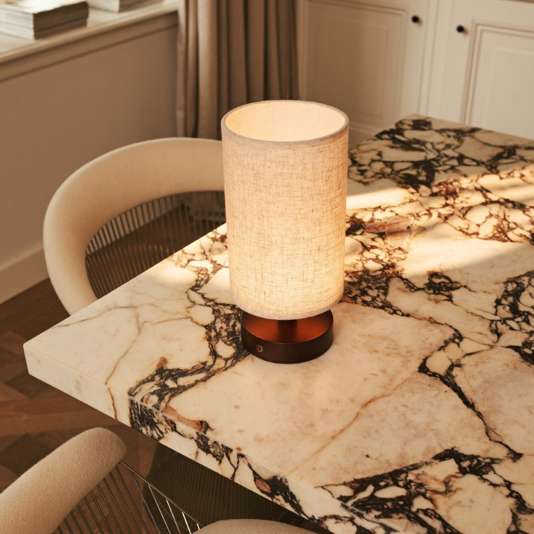 Lampe de table en bois brun foncé Ben - rechargeable, dimmable, USB-C alimenté