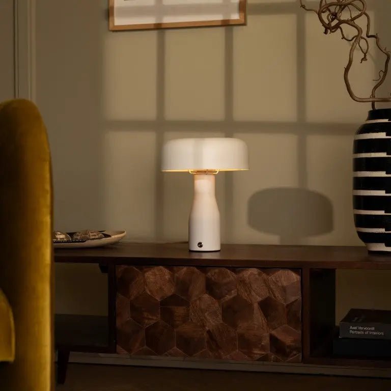 Jape White Metal Table Lamp – Timeless design, warm light and elegant style