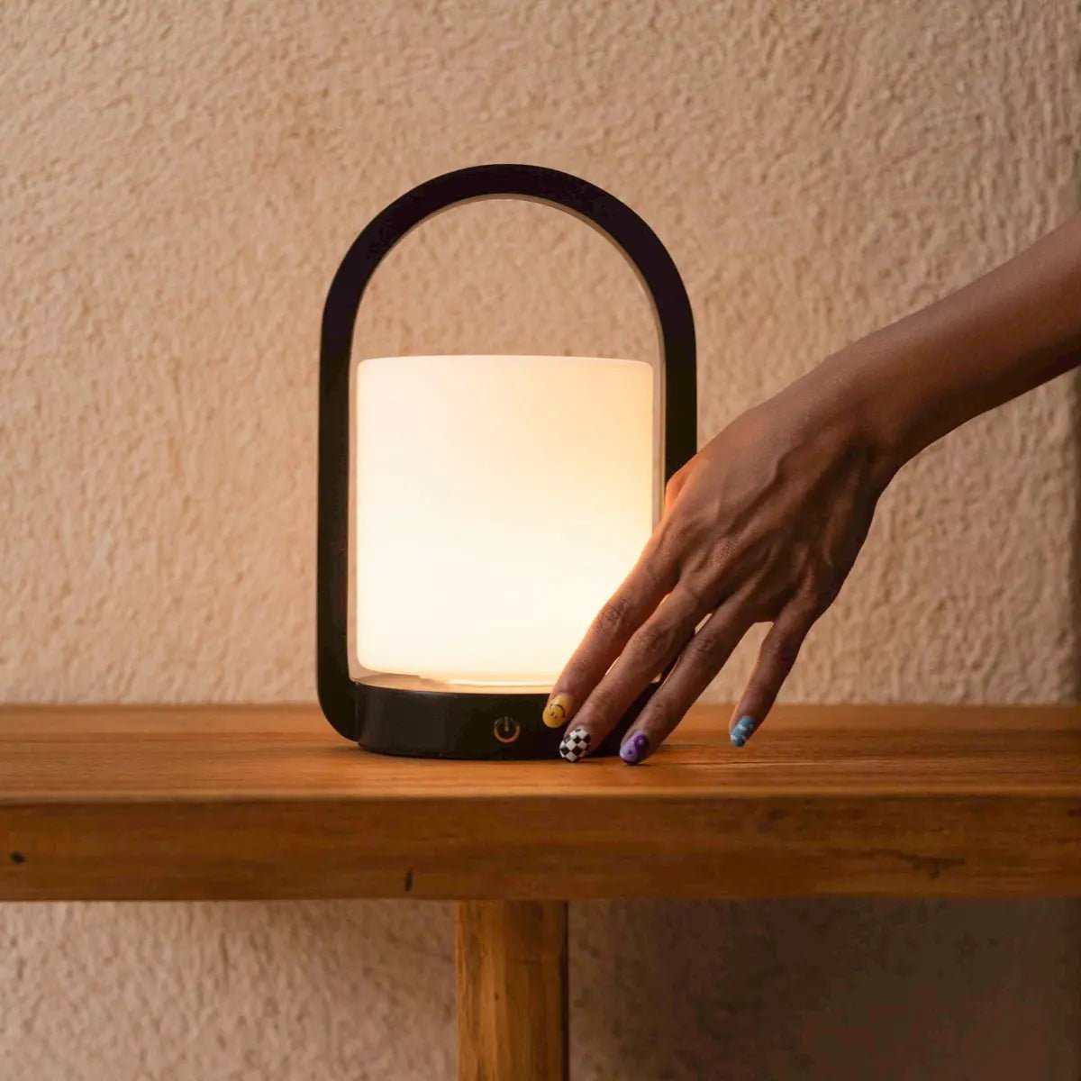 Lampe en bois George marron foncé – rechargeable, variable et portable