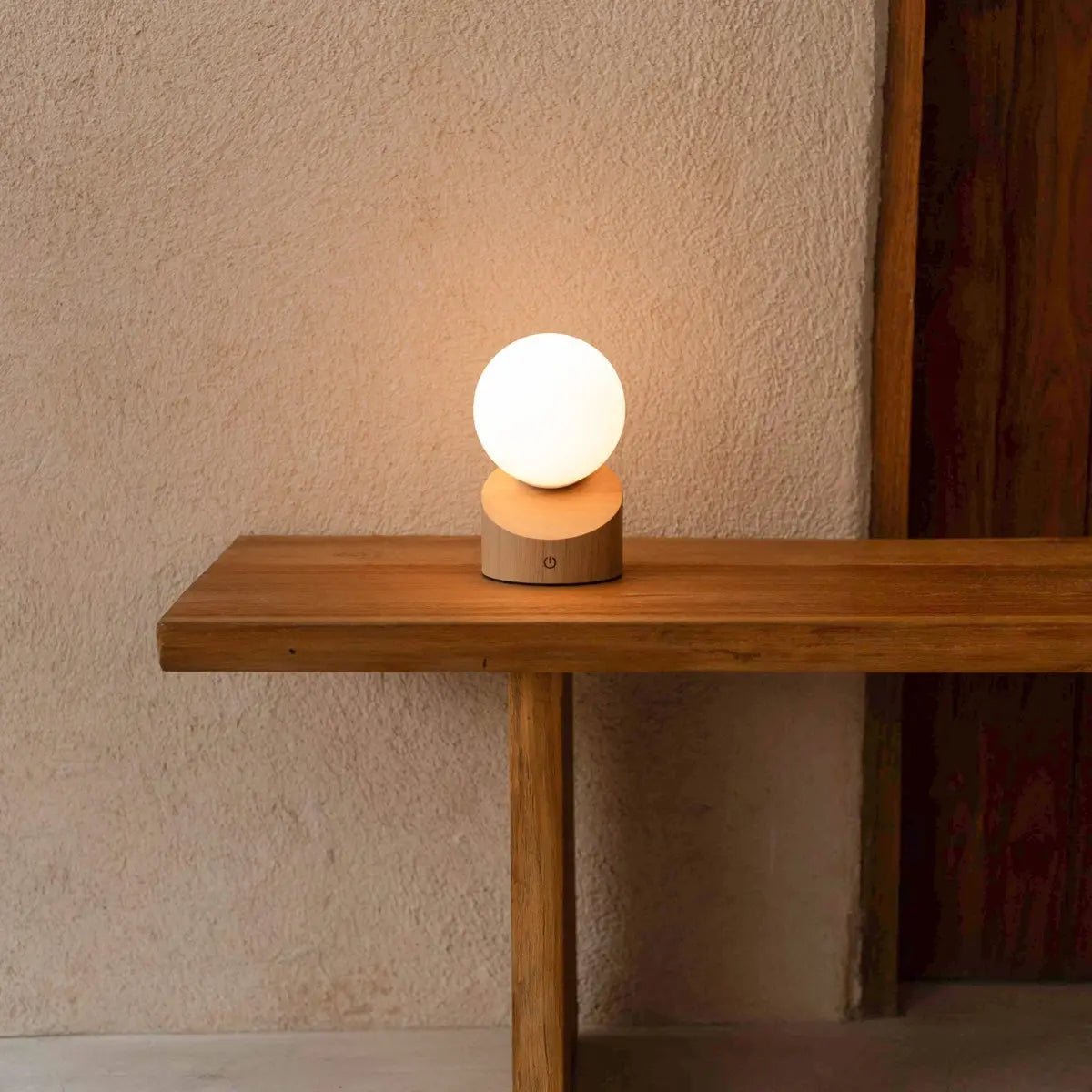 Morris Light Brown Élégant lampe rechargeable - Design sans fil, dimmable, respectueux de l'environnement