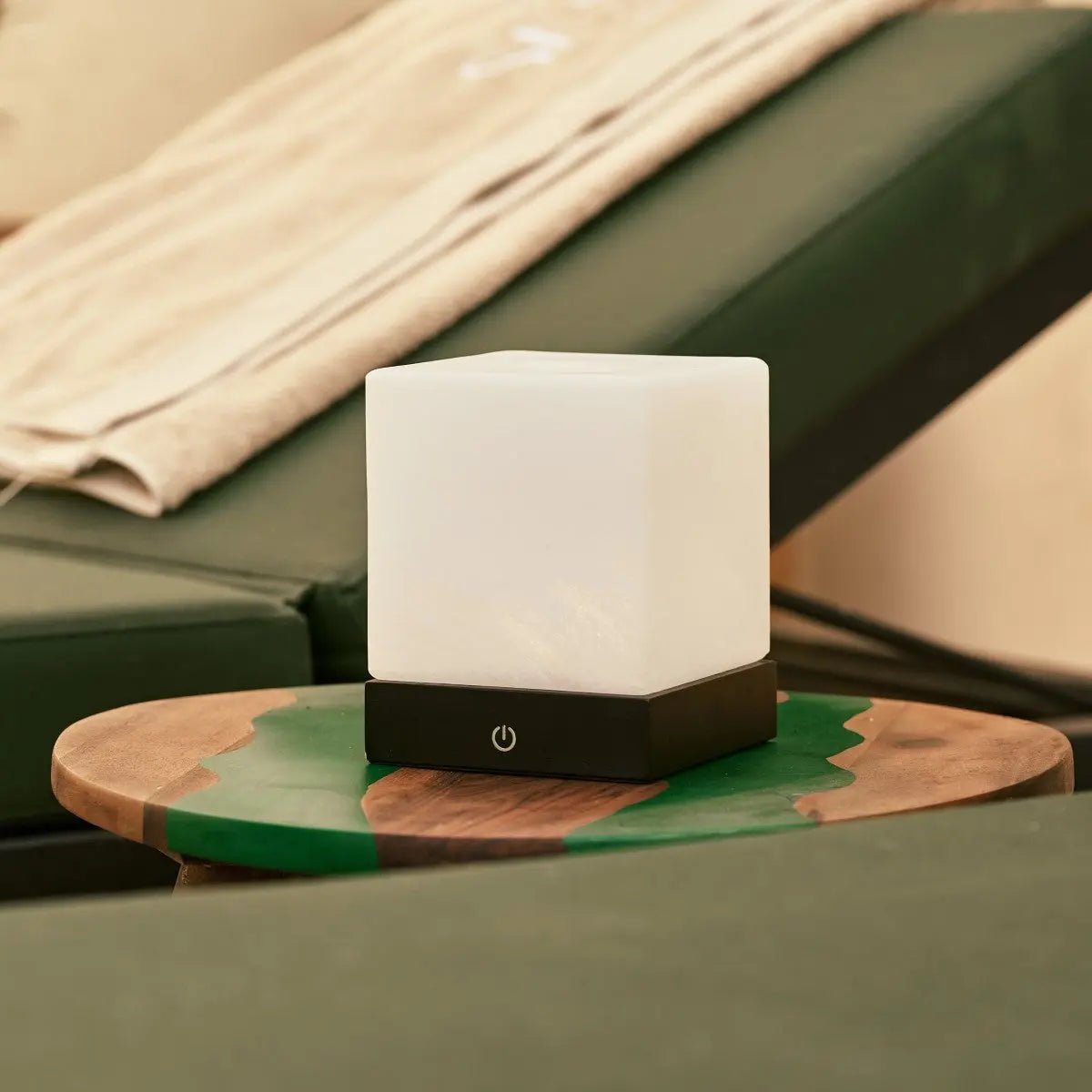 Lampe en bois sans fil noir yce avec verre congelé - batterie rechargeable, dimmable, 100 heures