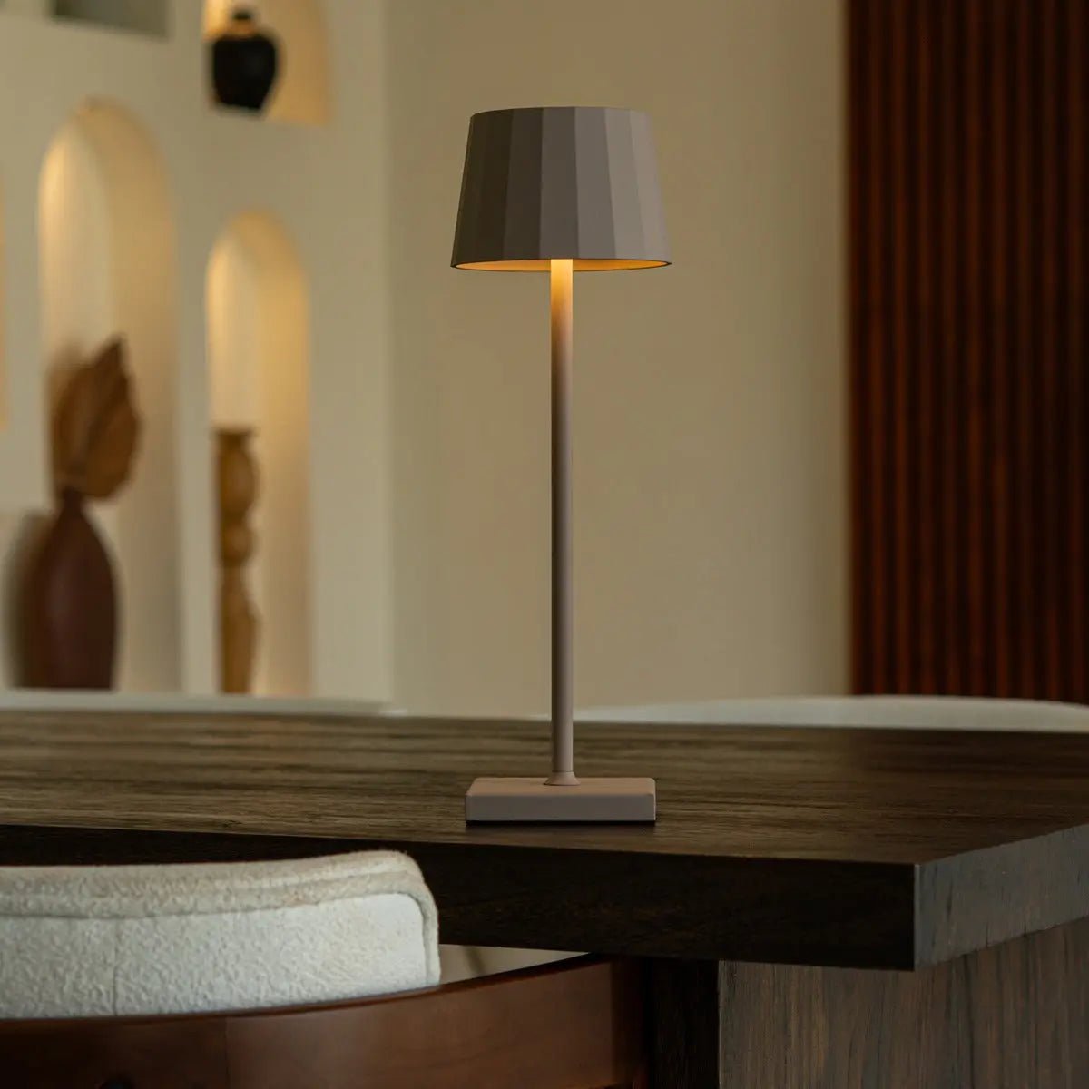 Lampe de table rechargeable en fer William Koala Brown – Intensité variable, chargement USB-C, autonomie de 120 heures