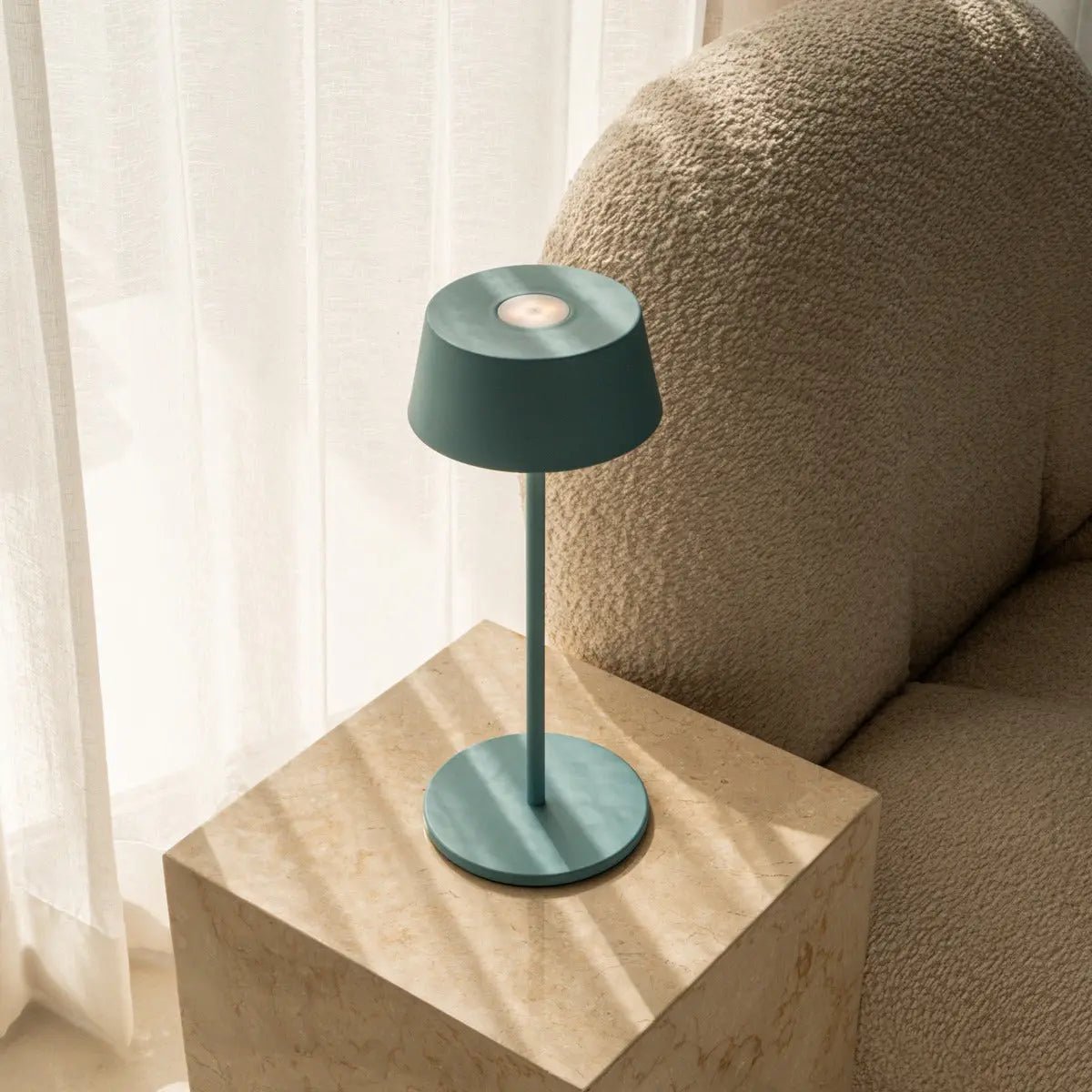 Lampe de table en fer rechargeable bleue Hugo Amsterdams - Intensité variable, élégante et sans fil