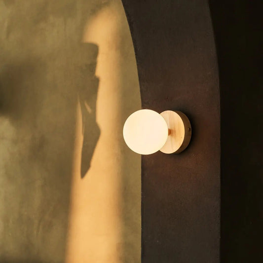 Richella Brown Light Wood & Glass Wall Light - Reccharteable et sans fil