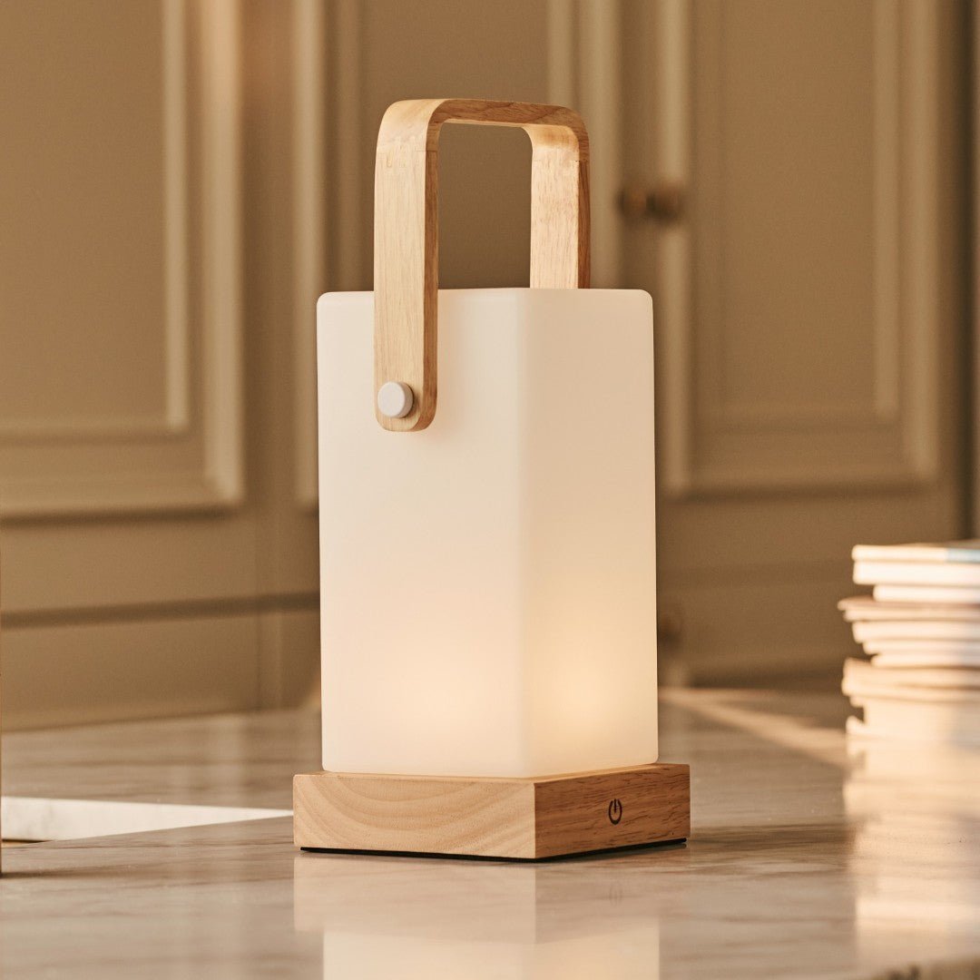 Lampe en bois marron clair Harper – Lampe de table rechargeable sans fil avec poignée