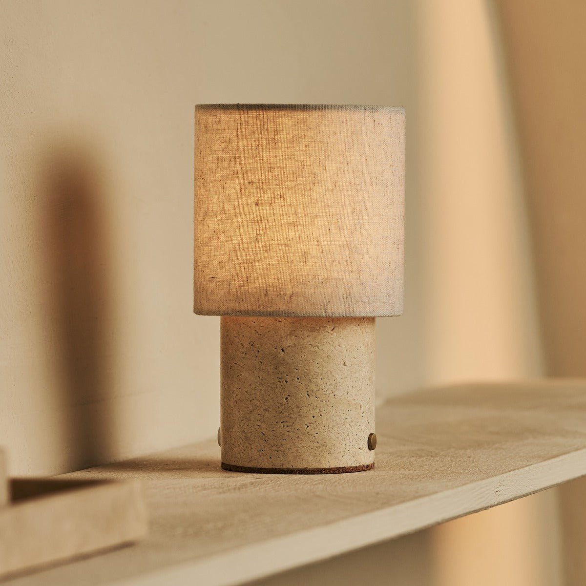 Onoda Beige / Travertino Classico – Lampe de table en Travertin