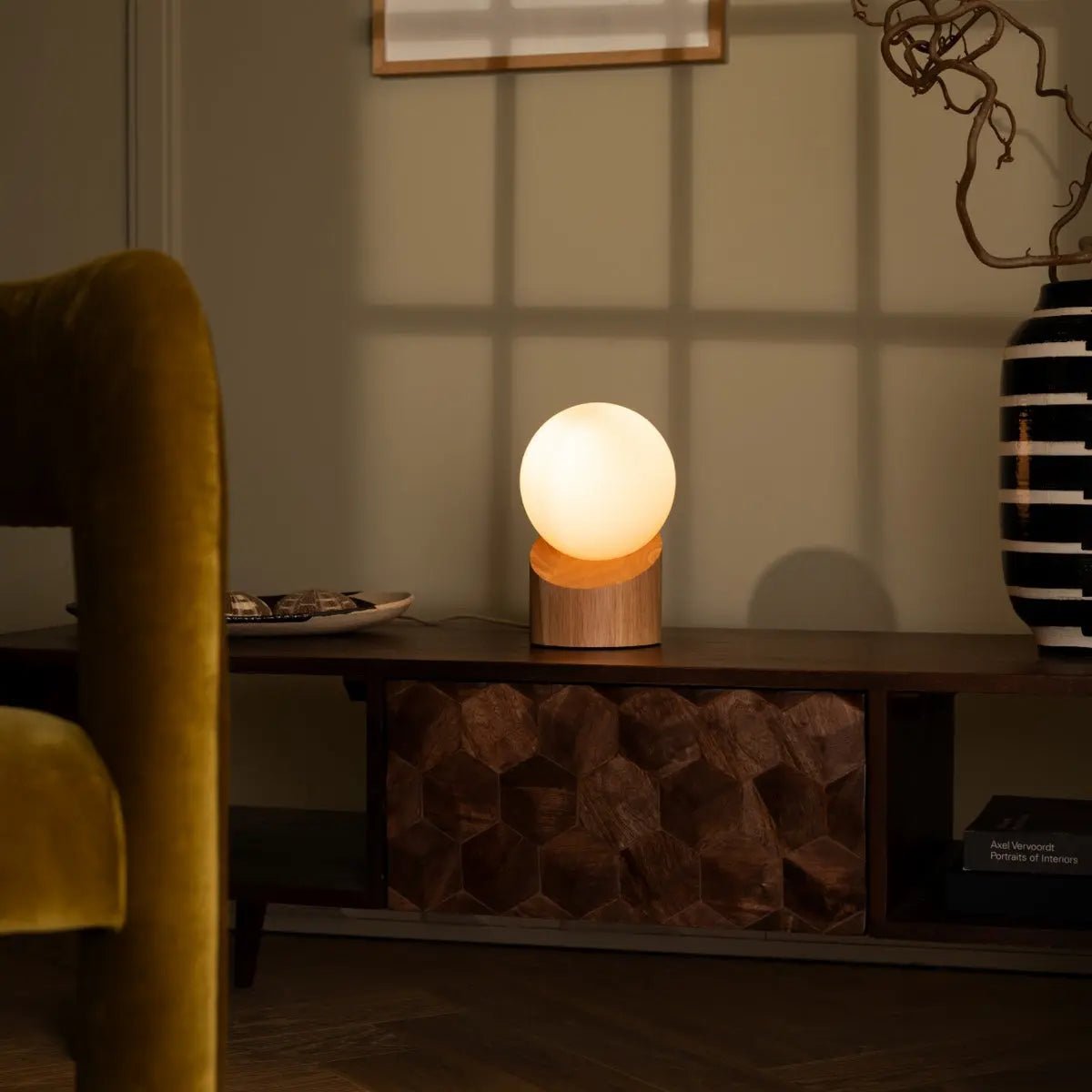 Lampe en bois brun de quin avec cordon - bois de caoutchouc durable et verre givré