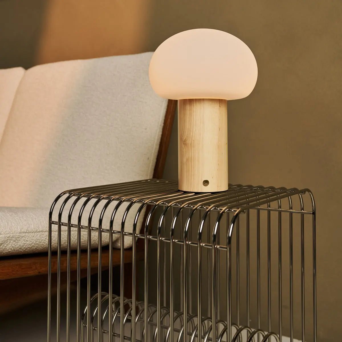 Lampe de table en bois marron clair avec verre et batterie rechargeable | Éclairage dimmable et polyvalent