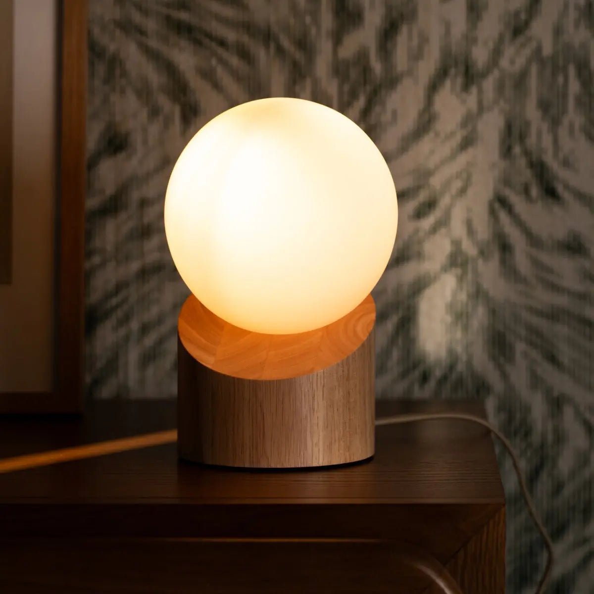 Lampe en bois brun de quin avec cordon - bois de caoutchouc durable et verre givré