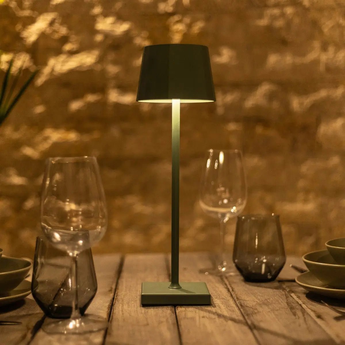 Lampe de table rechargeable verte William Sage – USB-C, intensité variable, batterie 120 heures